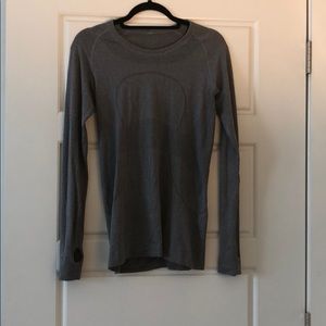 New looking -- Lululemon long sleeve top